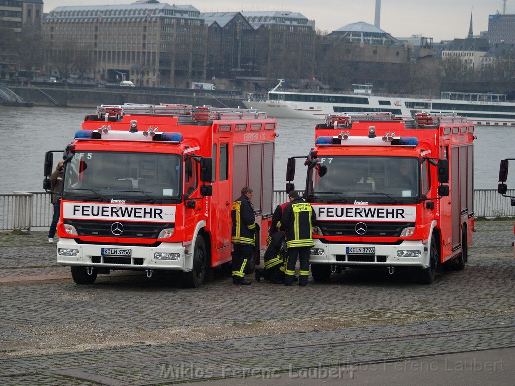 Neue LF`s fuer Koeln Uebergabe in Koeln Deutz an den Wachen  P129.JPG